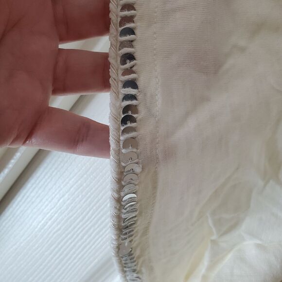 🎁NWOT Plus Size Cream Top w/Silver Sequins - Picture 6 of 8